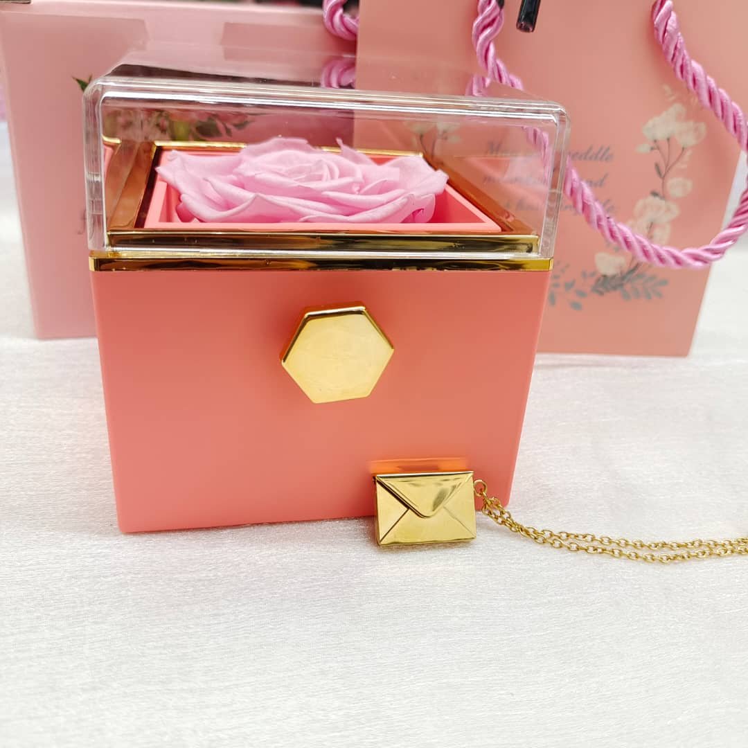 Kit Giratório com Rosa Eterna e Colar Envelope Personalizado