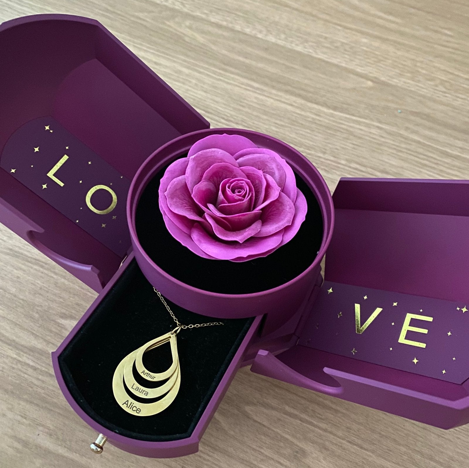 Kit Asas com Colar Gota Personalizado com Nomes