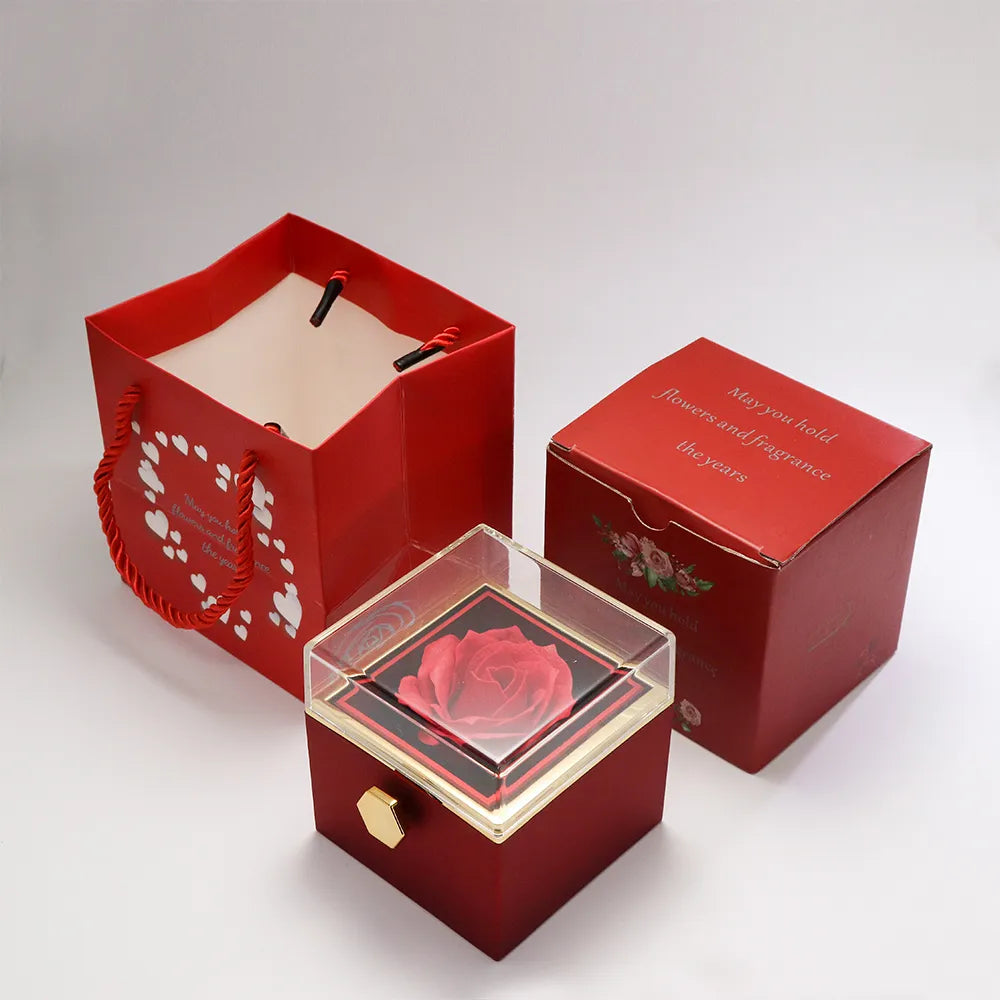Caixa Giratória com Rosa Eterna e Colar Personalizado com Nomes