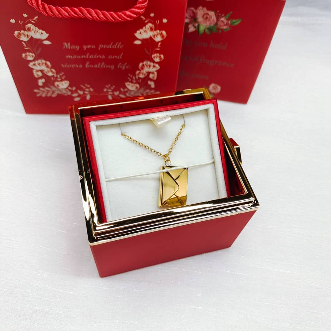 Kit Giratório com Rosa Eterna e Colar Envelope Personalizado