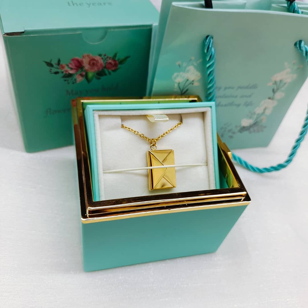 Kit Giratório com Rosa Eterna e Colar Envelope Personalizado