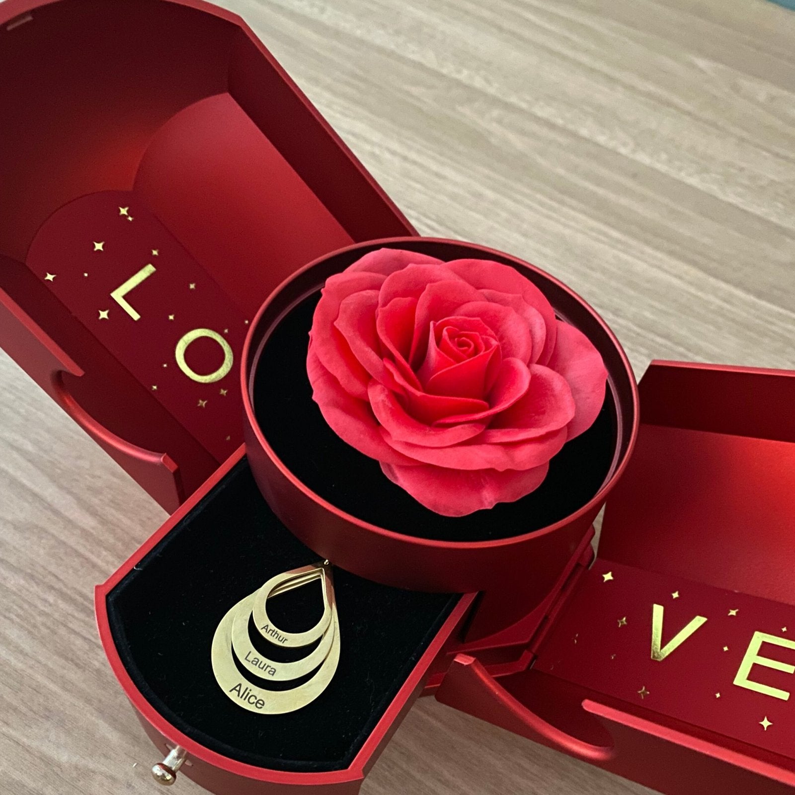 Kit Asas com Colar Gota Personalizado com Nomes