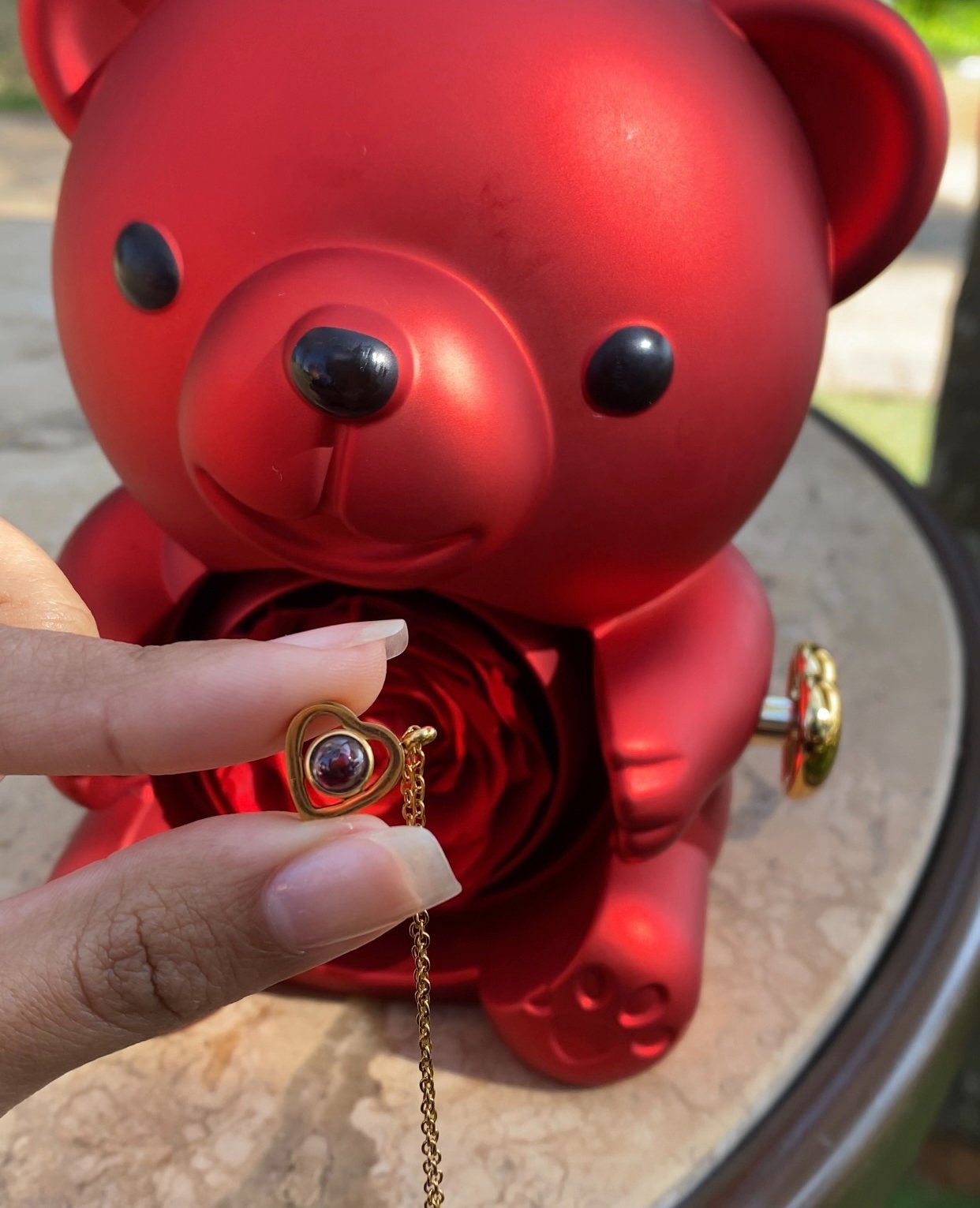 Ursinho Giratório com Rosa Eterna e Colar com Projeção de Foto