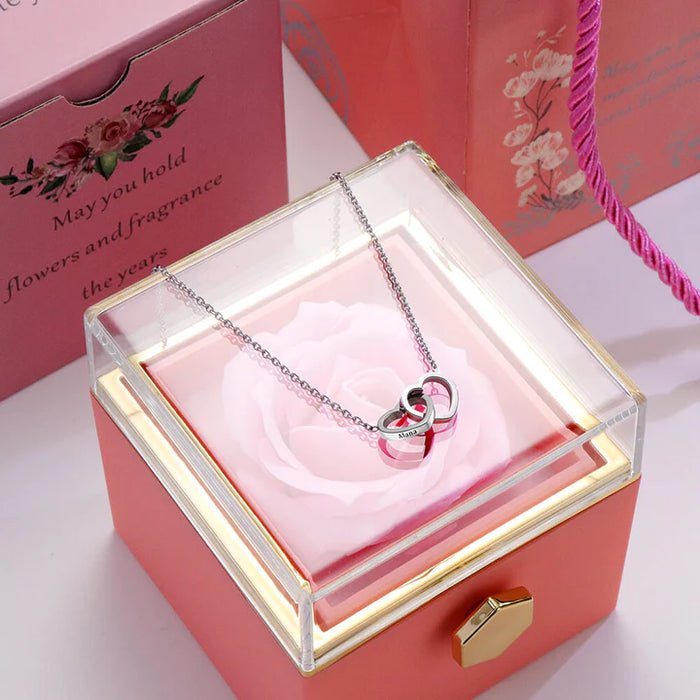 Caixa Giratória com Rosa Eterna e Colar Personalizado com Nomes