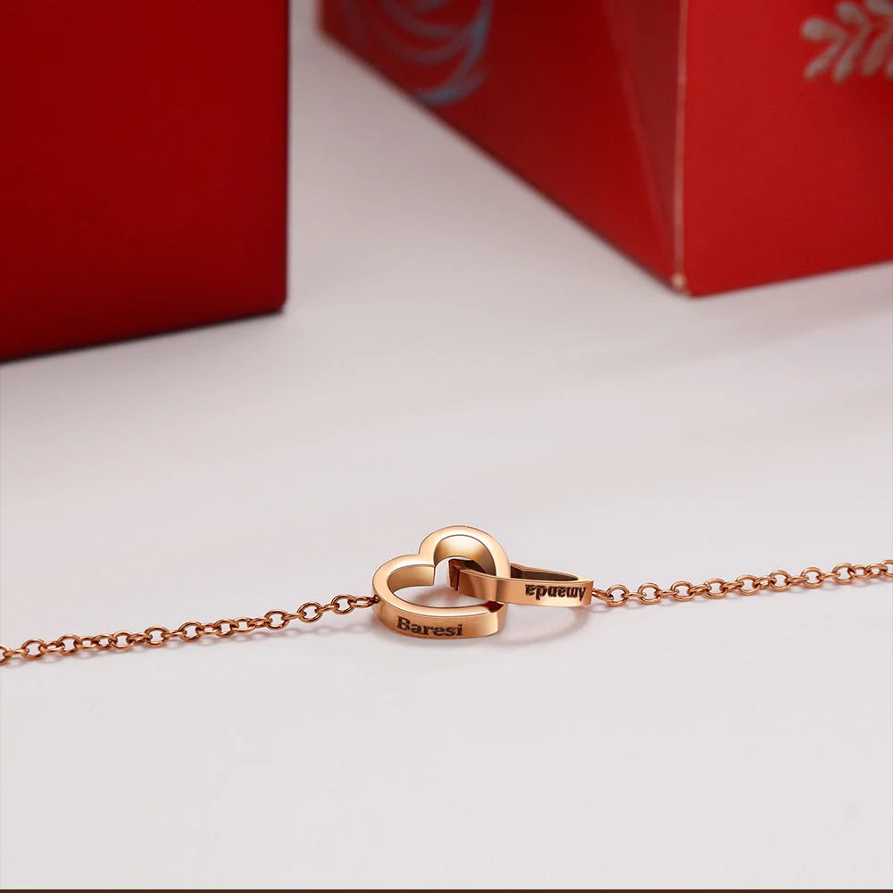 Caixa Giratória com Rosa Eterna e Colar Personalizado com Nomes