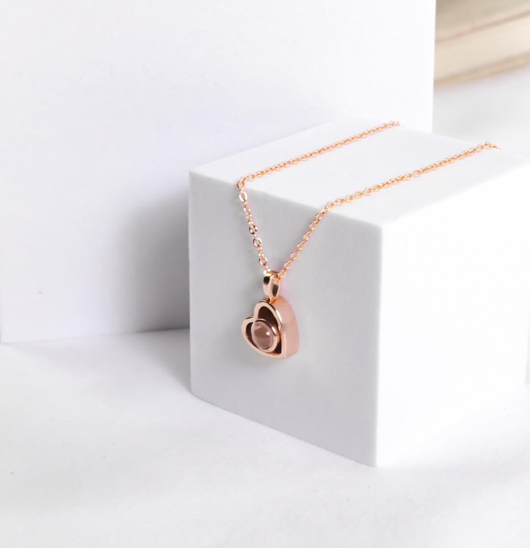 Ursinho Giratório com Rosa Eterna e Colar com Projeção de Foto