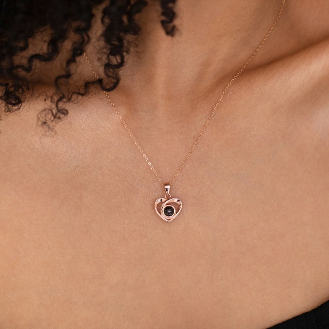 Kit Giratório com Rosa Eterna e Colar com Projeção de Foto
