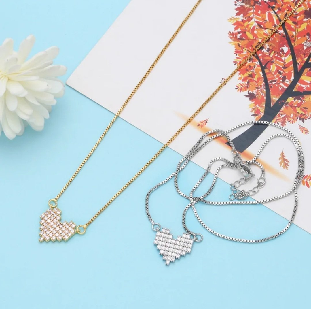 Kit Giratório com Rosa Eterna e Colar Coração com Pedras